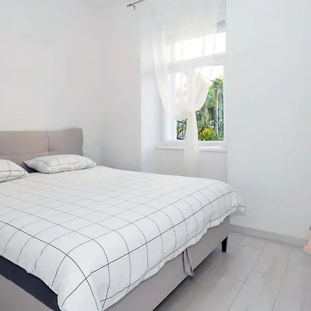 Amazing In With Kitchen Apartment